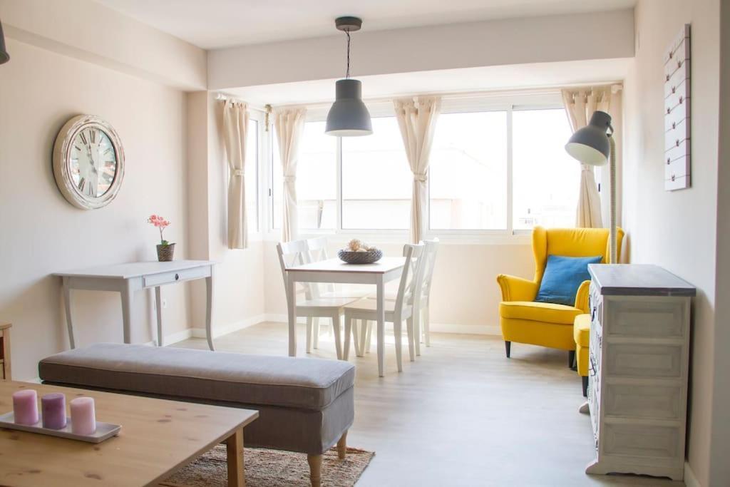 Lloret De Mar - Beachside Apartment - Free Parking - Limited Size Car Exterior foto