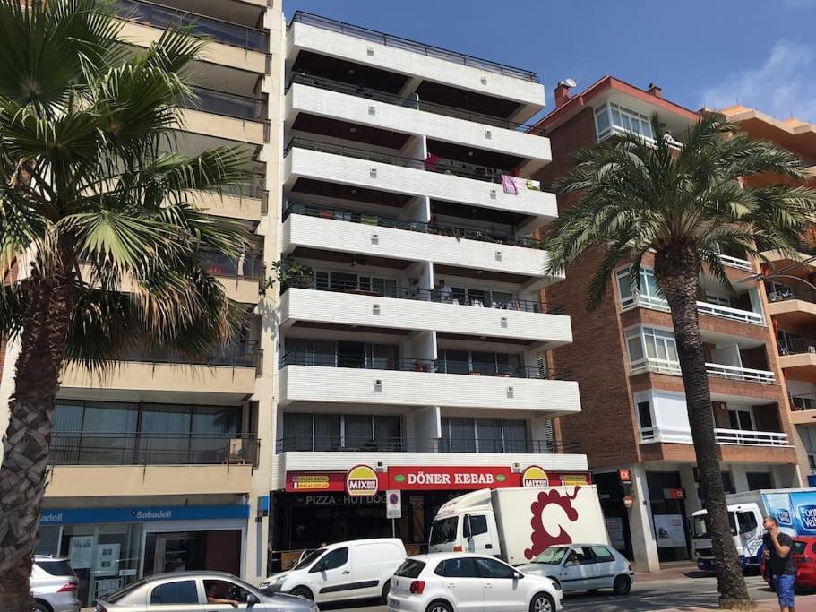 Lloret De Mar - Beachside Apartment - Free Parking - Limited Size Car Exterior foto